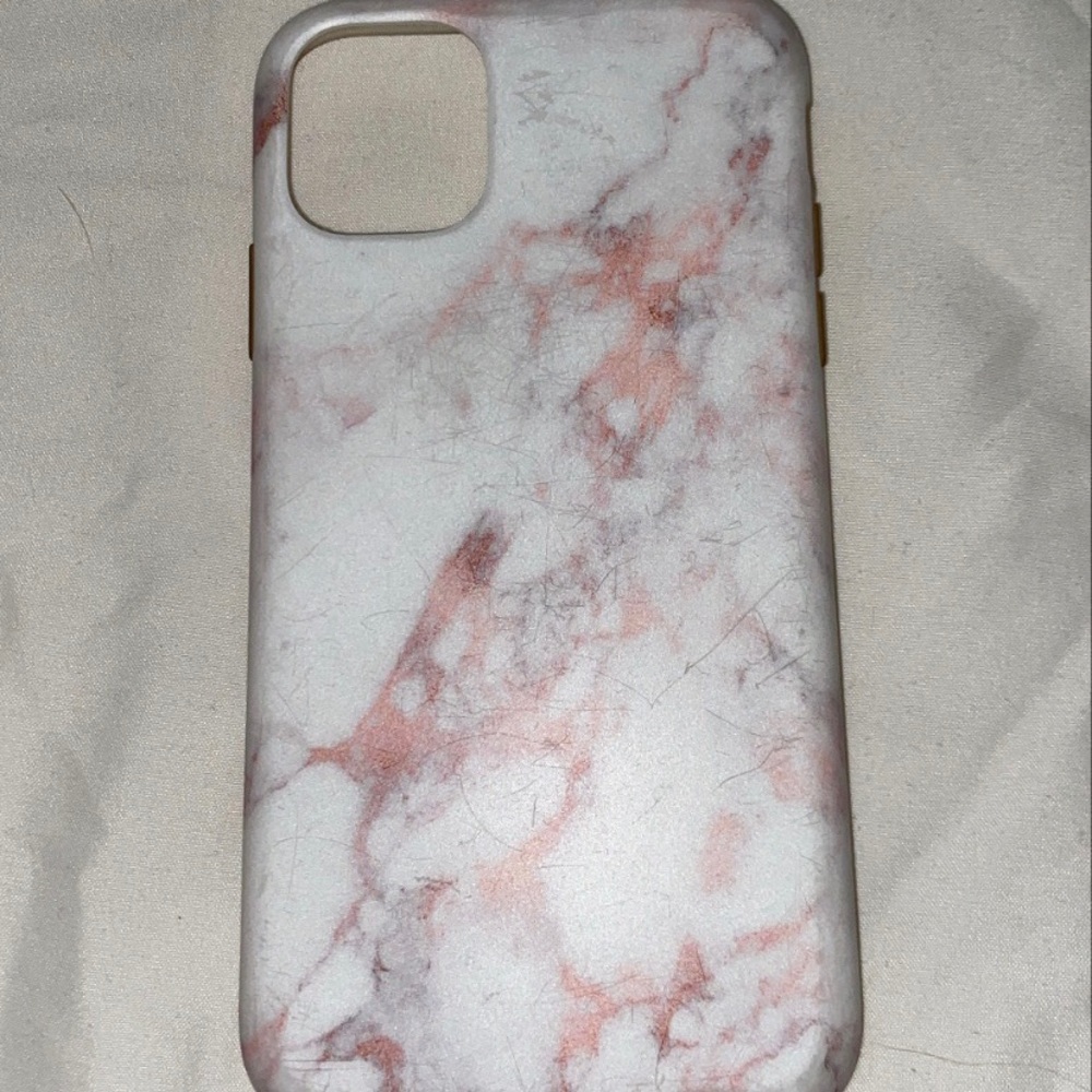 I Phone 11 cell phone case great condition